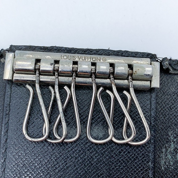 Louis Vuitton LV Cowhide Leather Key Holder - Picture 7 of 16